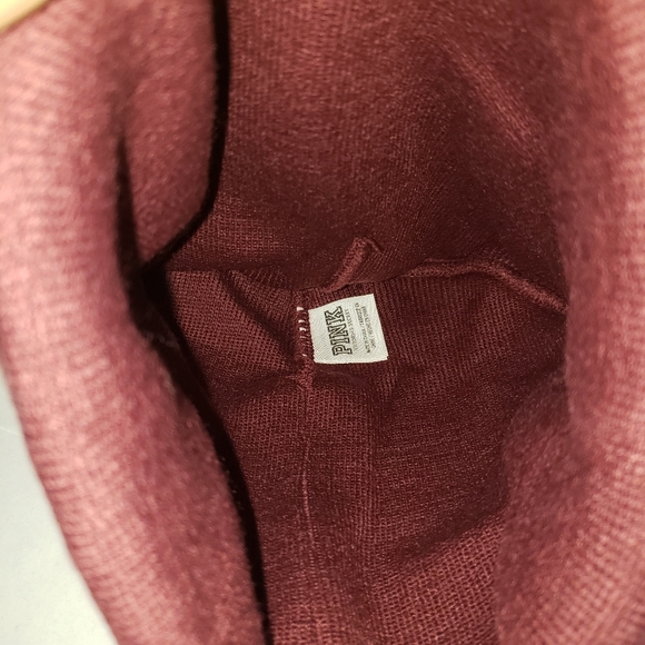 Pink VS, Beanie with pom pom. "New" - Picture 4 of 6